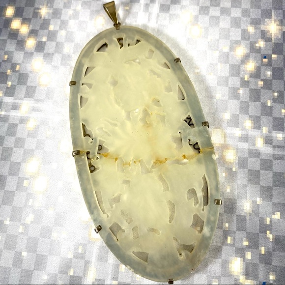 Beautiful hand carved jade pendant with flowers and koi set in Sterling silver - Picture 5 of 5